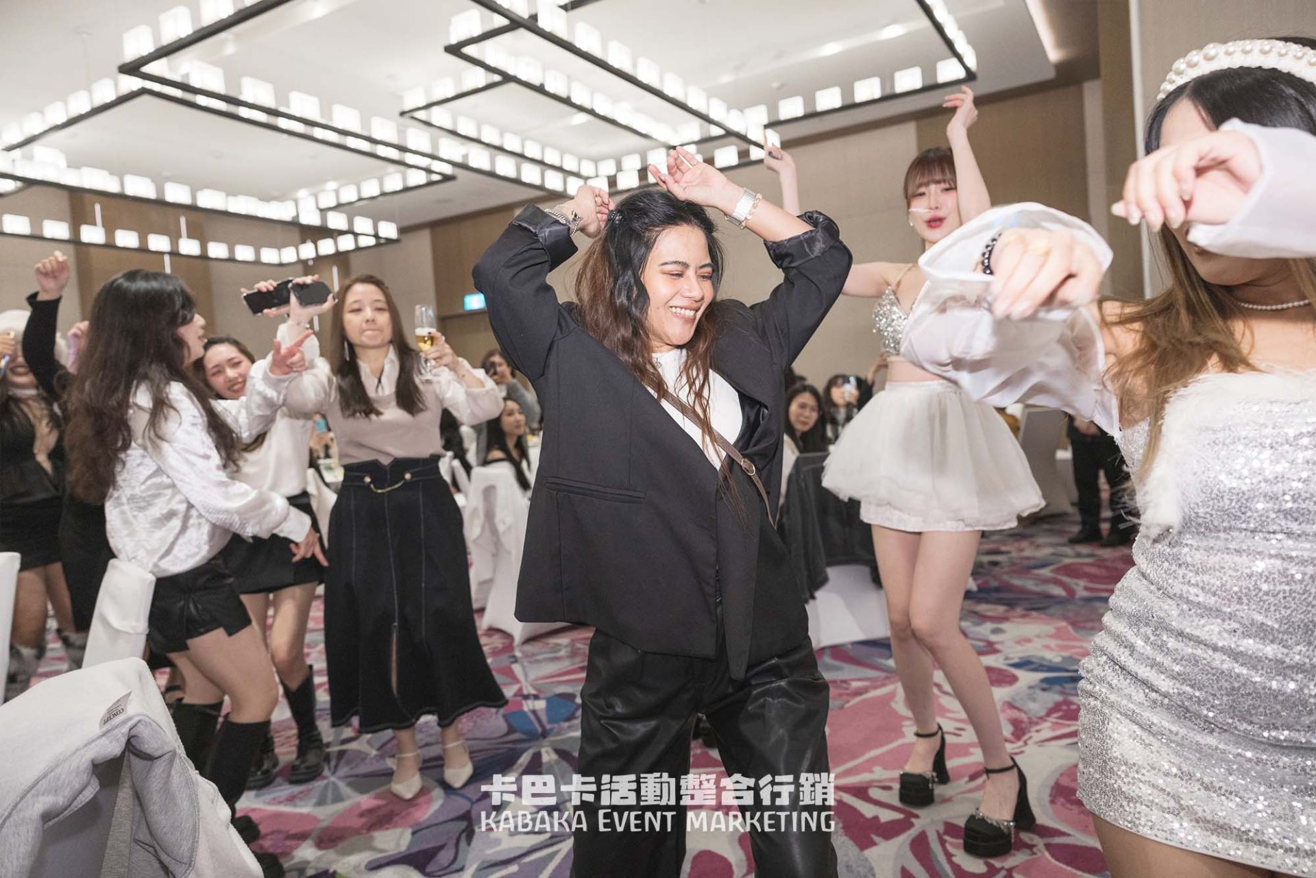 以黑築勢・以白創光｜奧森牙醫尾牙盛典